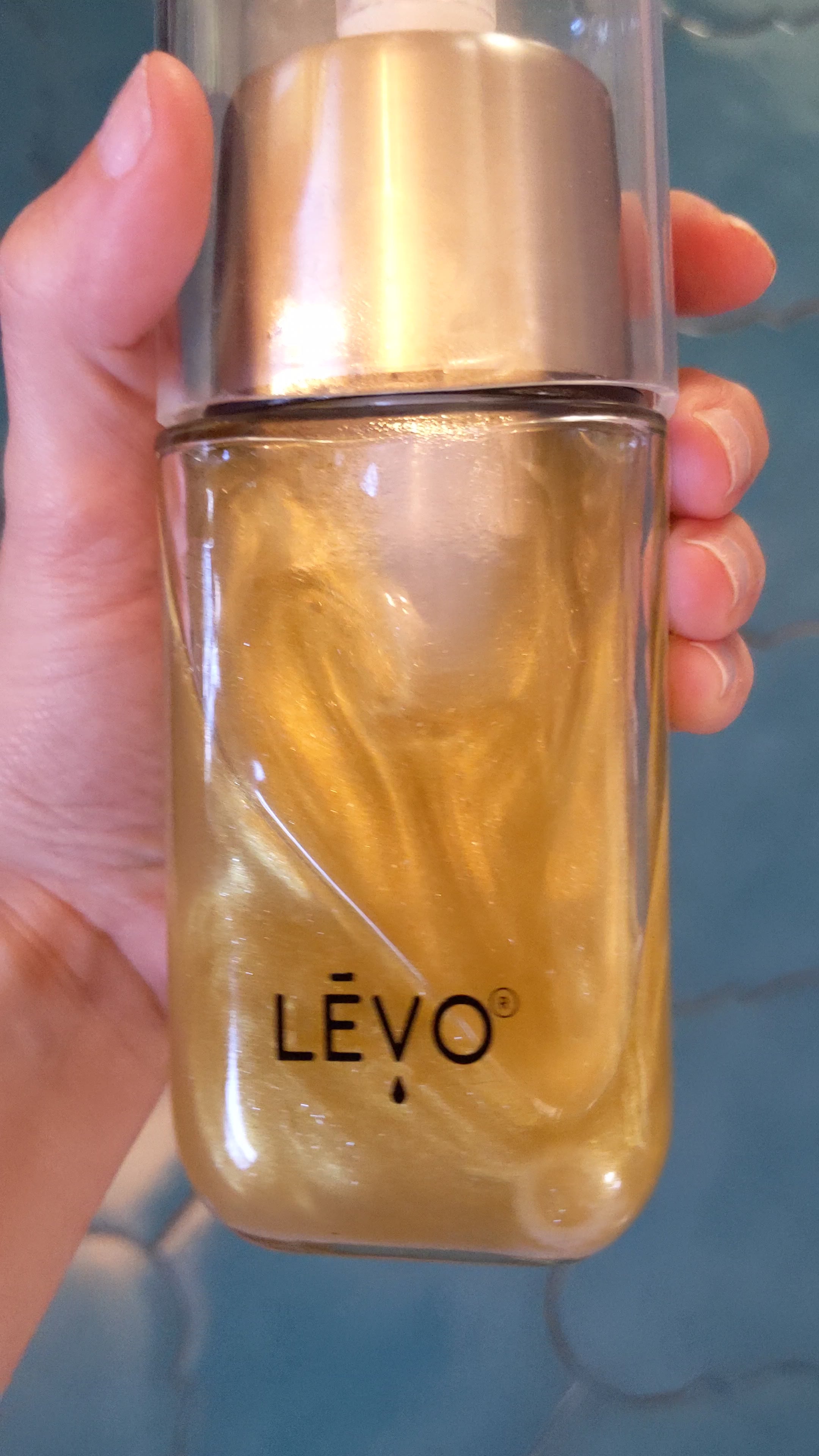 LEVO Infusion Sprayer with infusion shimmer edible glitter in oil
